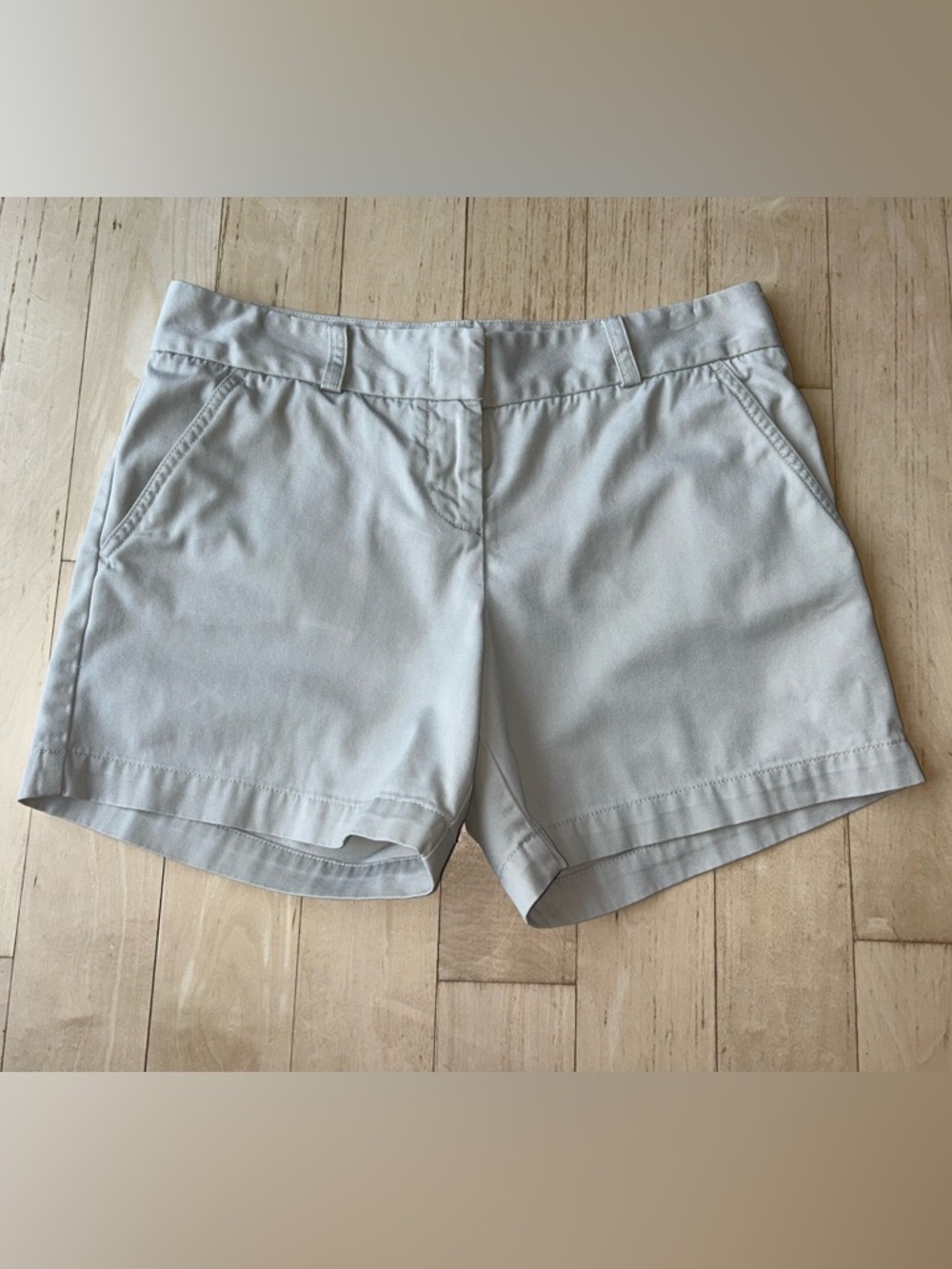 J. Crew Low Fit Everyday Chino Cotton Shorts in Light Khaki Style #67505 Size 4